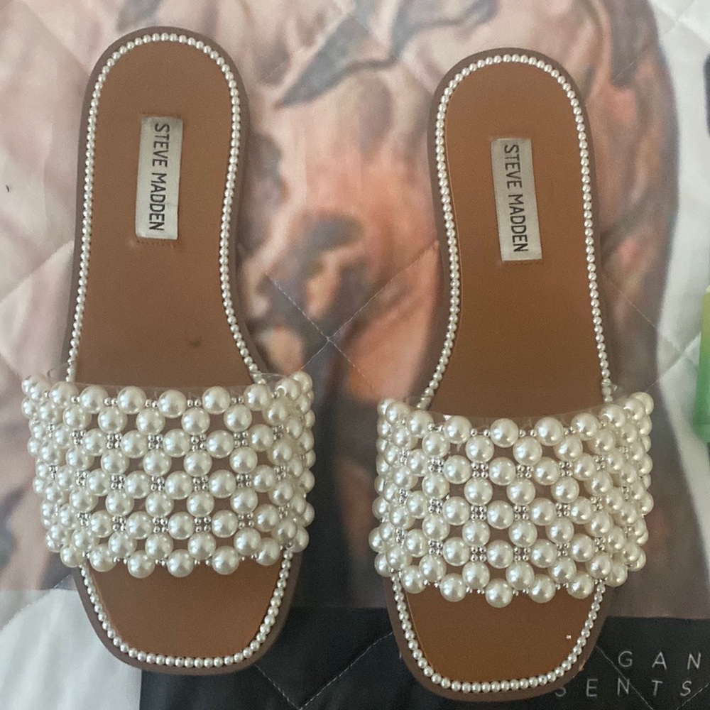 STEVE MADDEN PEARL SANDALS SIZE 9 NEVER WORN